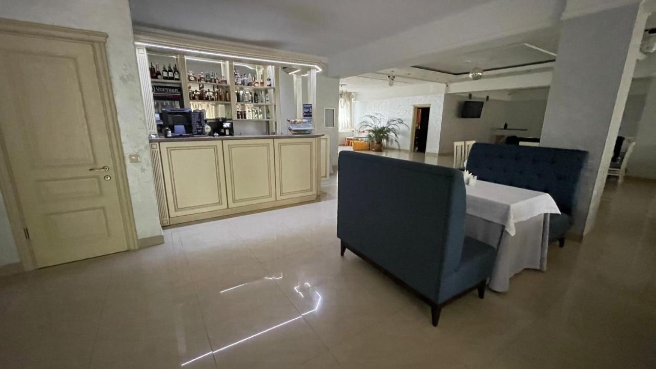 Yunist Hotel Ivano-Frankivsk Buitenkant foto