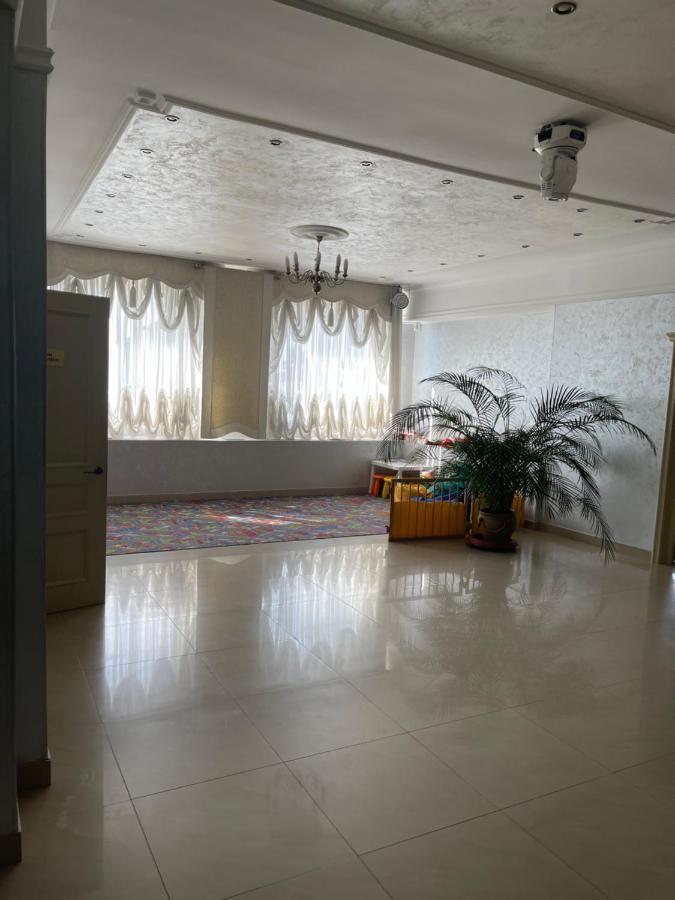 Yunist Hotel Ivano-Frankivsk Buitenkant foto