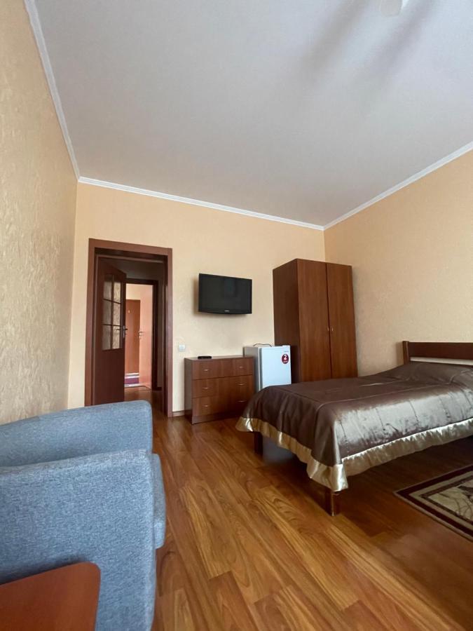 Yunist Hotel Ivano-Frankivsk Buitenkant foto