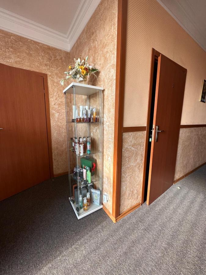 Yunist Hotel Ivano-Frankivsk Buitenkant foto