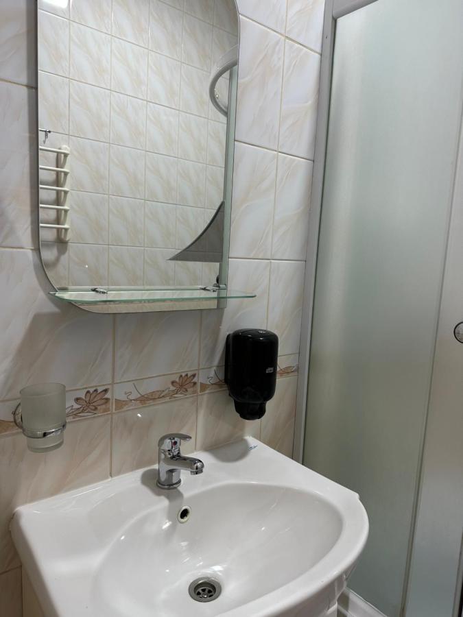 Yunist Hotel Ivano-Frankivsk Buitenkant foto