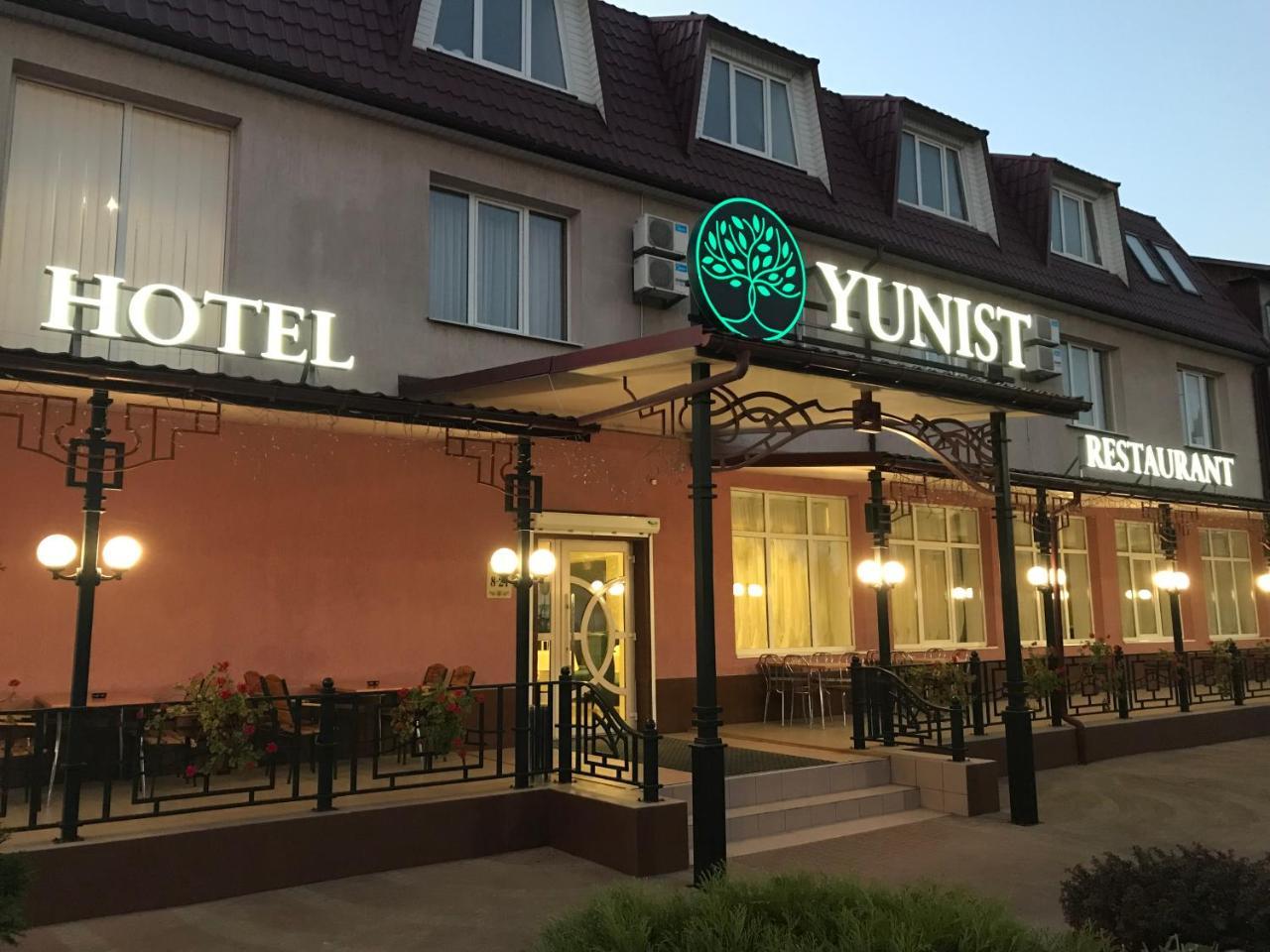 Yunist Hotel Ivano-Frankivsk Buitenkant foto