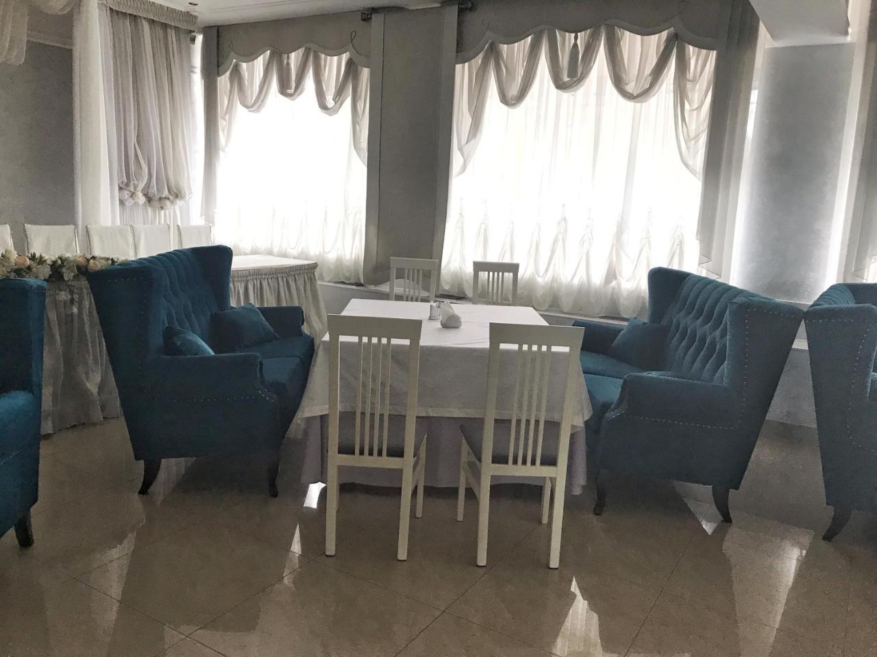 Yunist Hotel Ivano-Frankivsk Buitenkant foto
